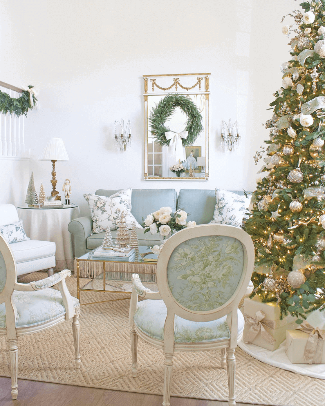 How to Pick the Right Artificial Christmas Tree, image size:1120x1400