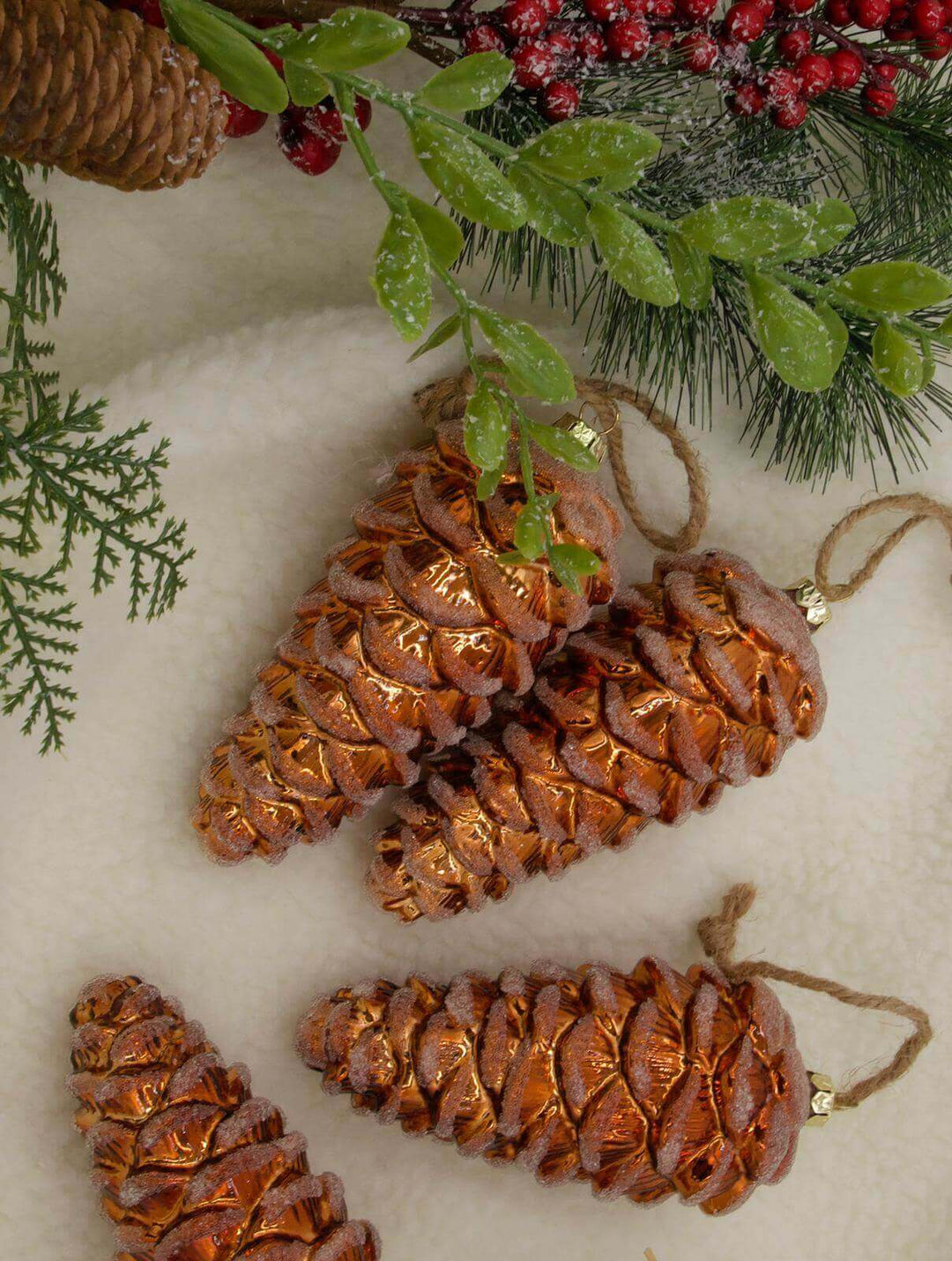 King of Christmas Pinecone Glass Ornament (4 Pack)