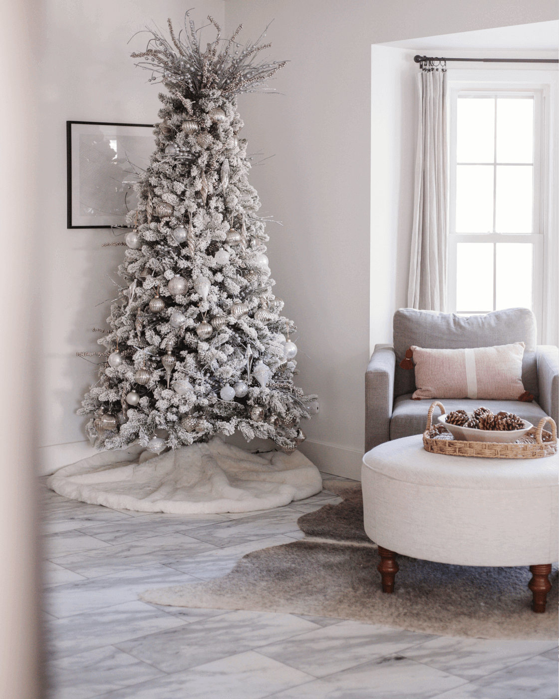 King of Christmas Winter Frost 15-Piece Glass Ornament Set (White-Silver)