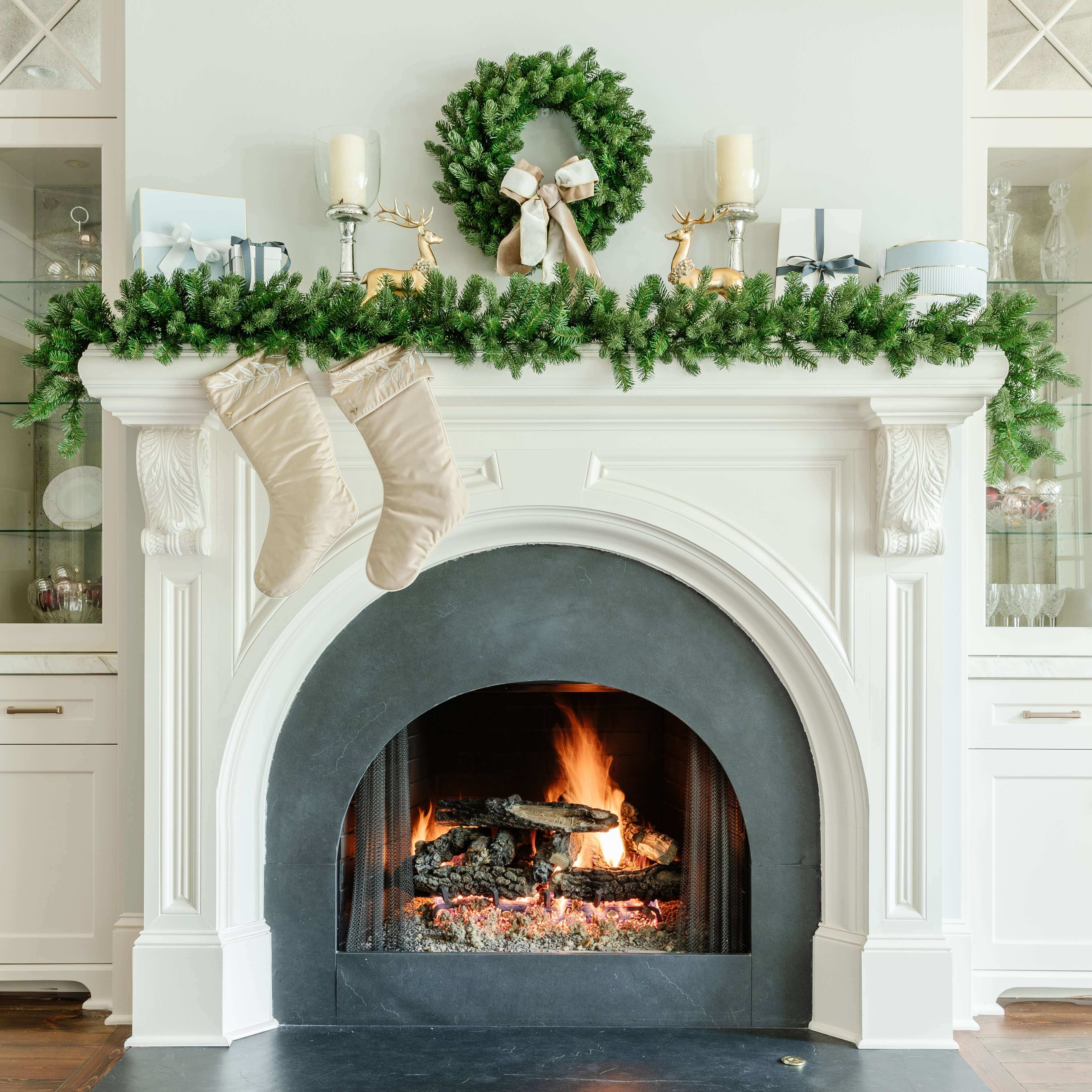 King of Christmas 24" Cypress Spruce Wreath with Warm White LED Lights (Battery Operated)