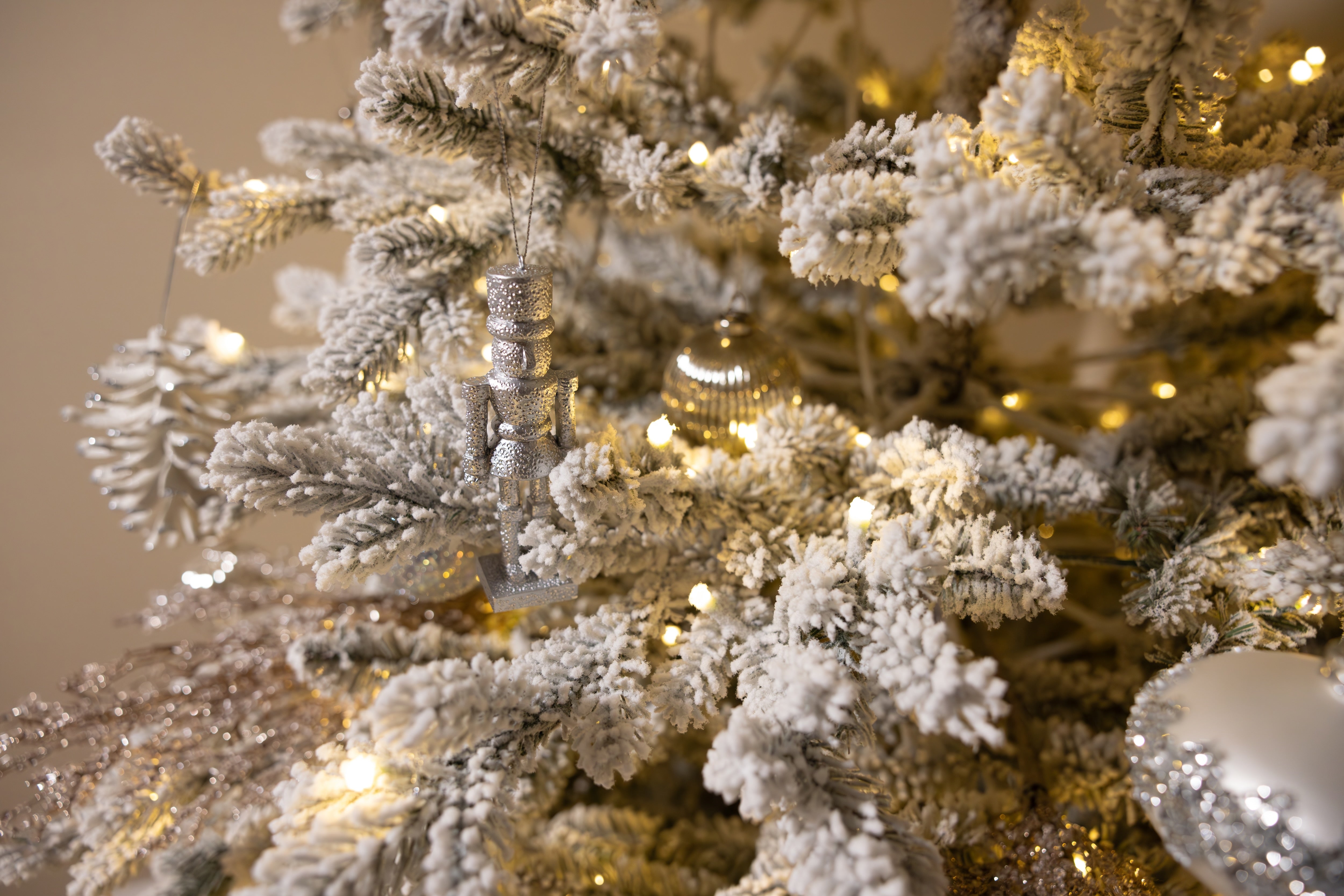 Glam Décor | Handpicked Collection | King of Christmas