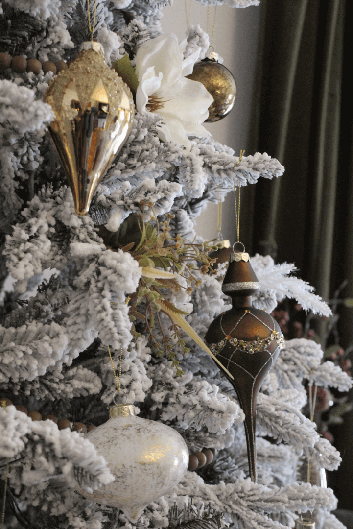 Winter Frost 15-Piece Glass Ornament Set (White-Silver)