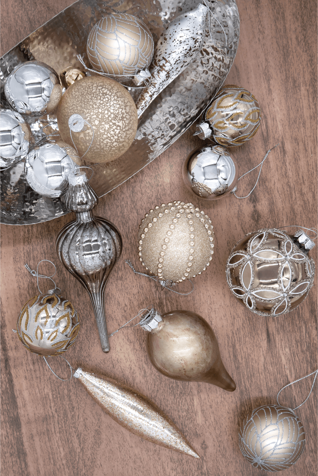 King of Christmas Mixed Metals 15-Piece Glass Ornament Set (Silver-Gold)