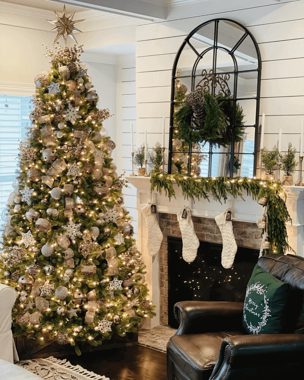 Christmas tree with outlet white lights