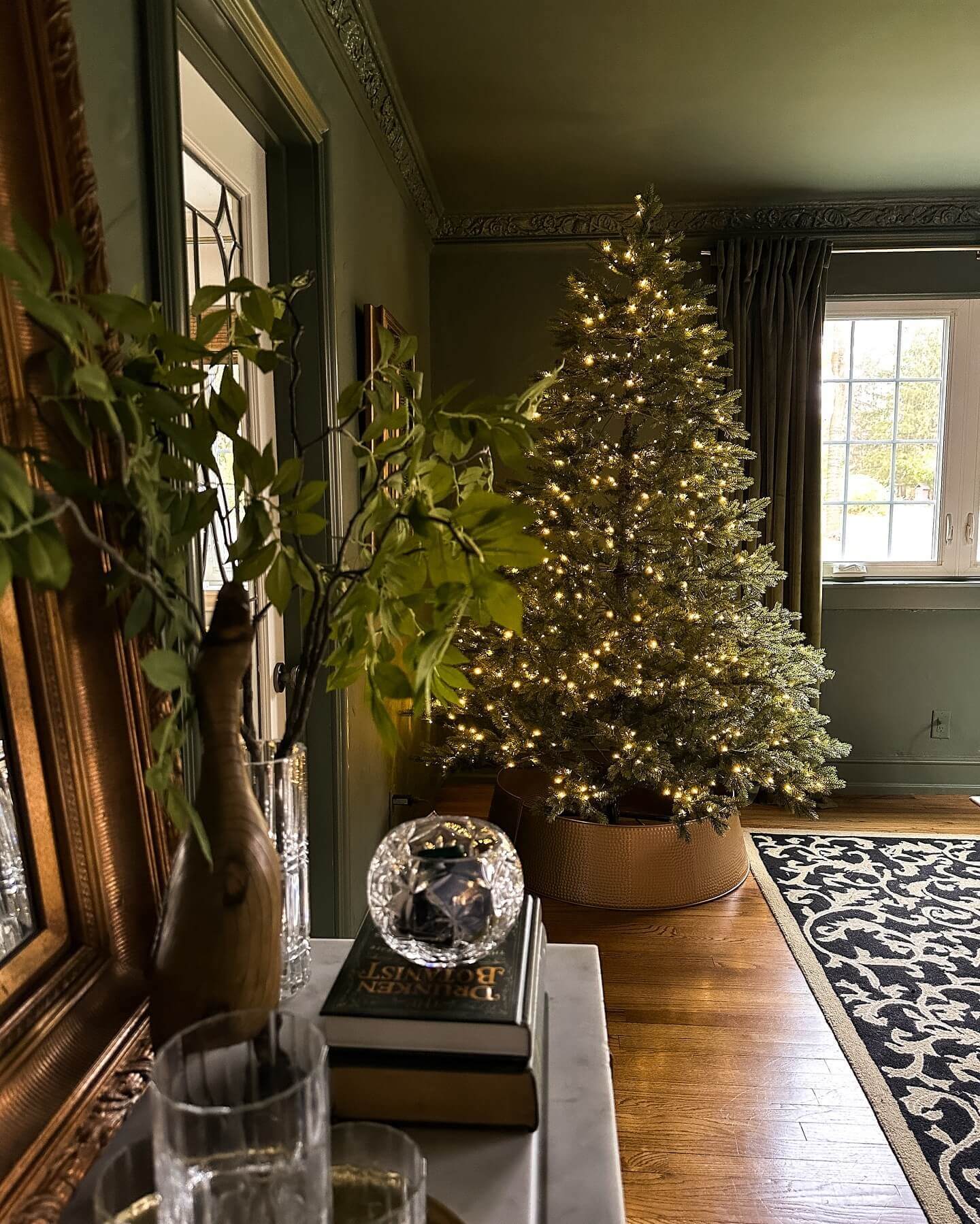 9' Rushmore Fir Artificial Christmas Tree 1000 Warm White Led Lights