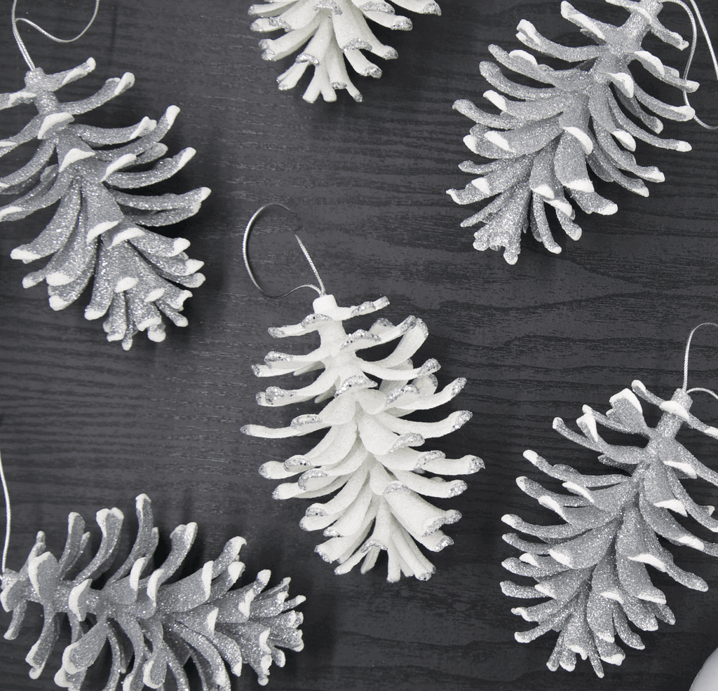 King of Christmas Silver Dipped Pine Cones (8 Pack)