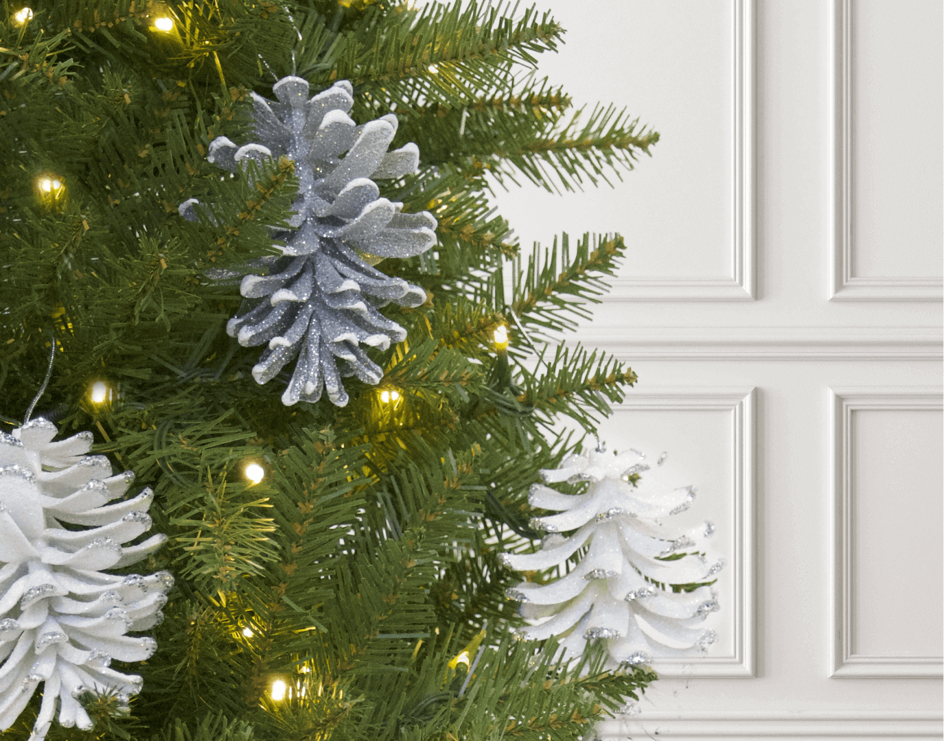 King of Christmas Silver Dipped Pine Cones (8 Pack)