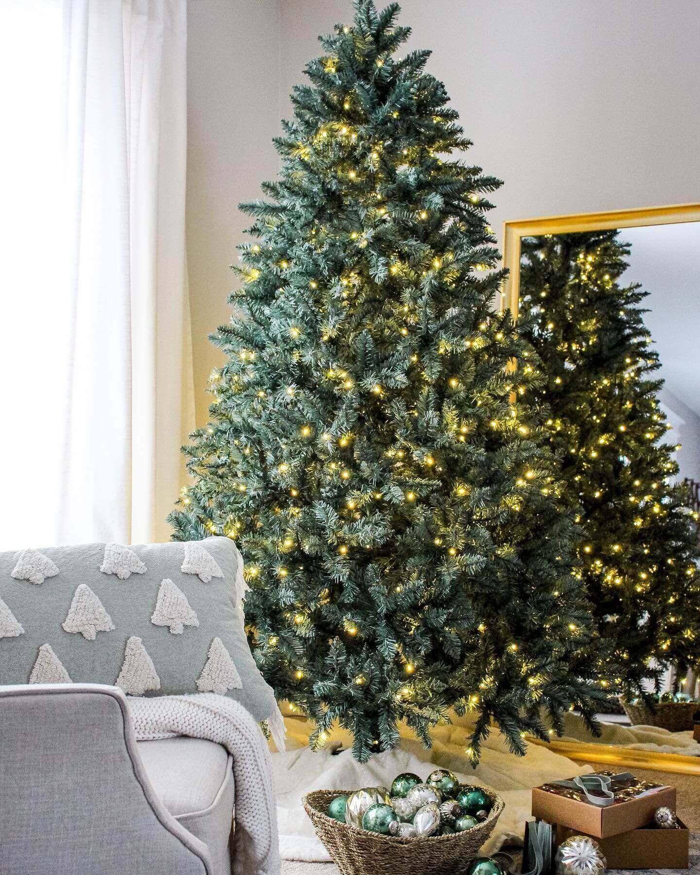 King of Christmas 9' Tribeca Spruce Blue Artificial Christmas Tree with 900 Warm White LED Lights