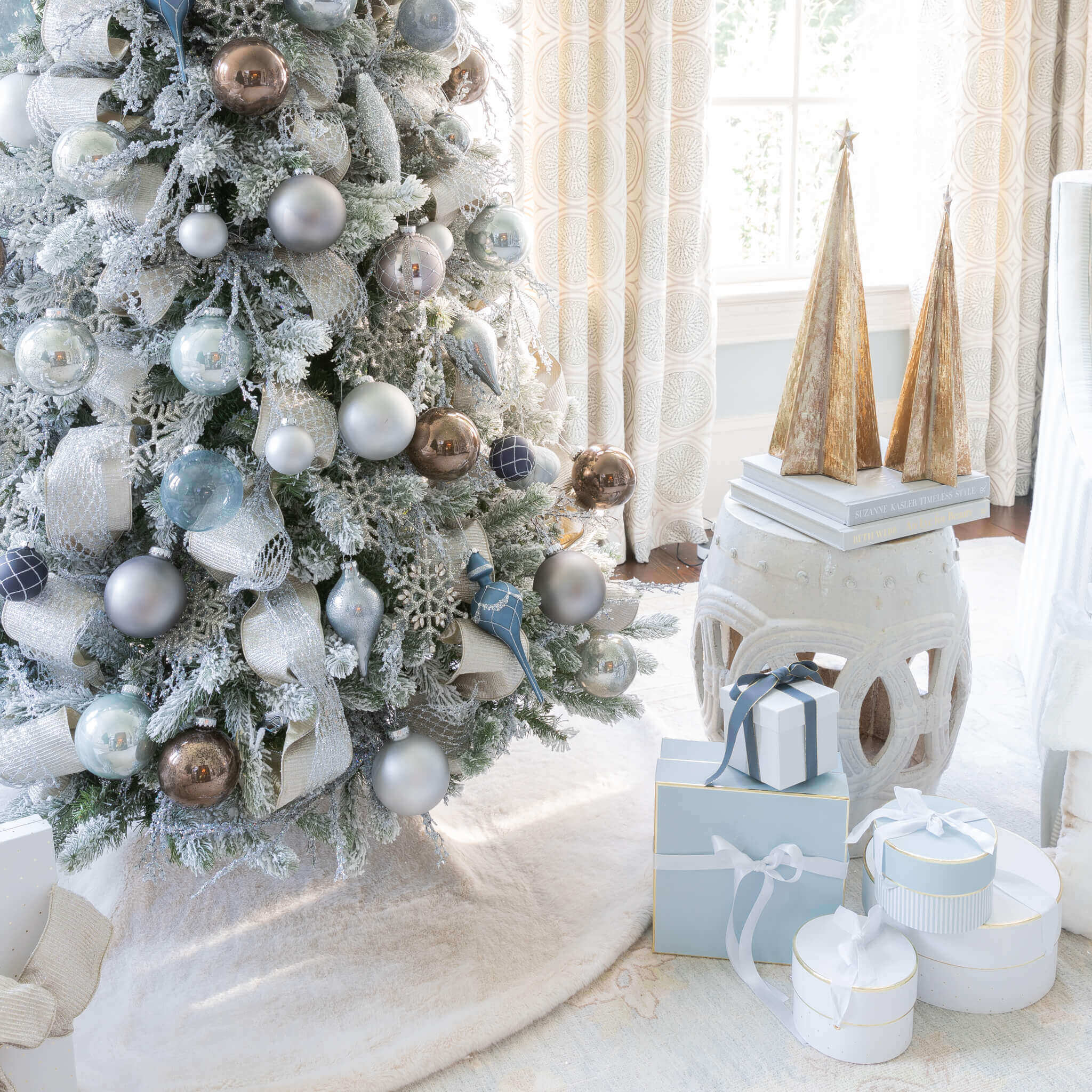 King of Christmas 60" King Snow Faux Fur Tree Skirt