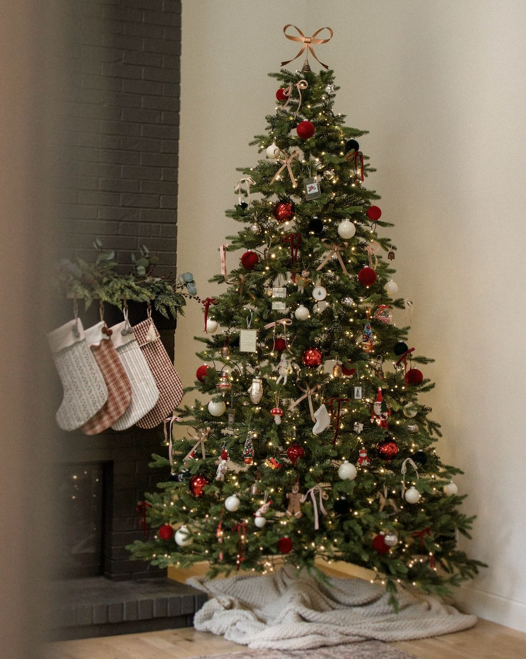 7.5' Alpine Fir Artificial Christmas Tree 800 Warm White LED Lights