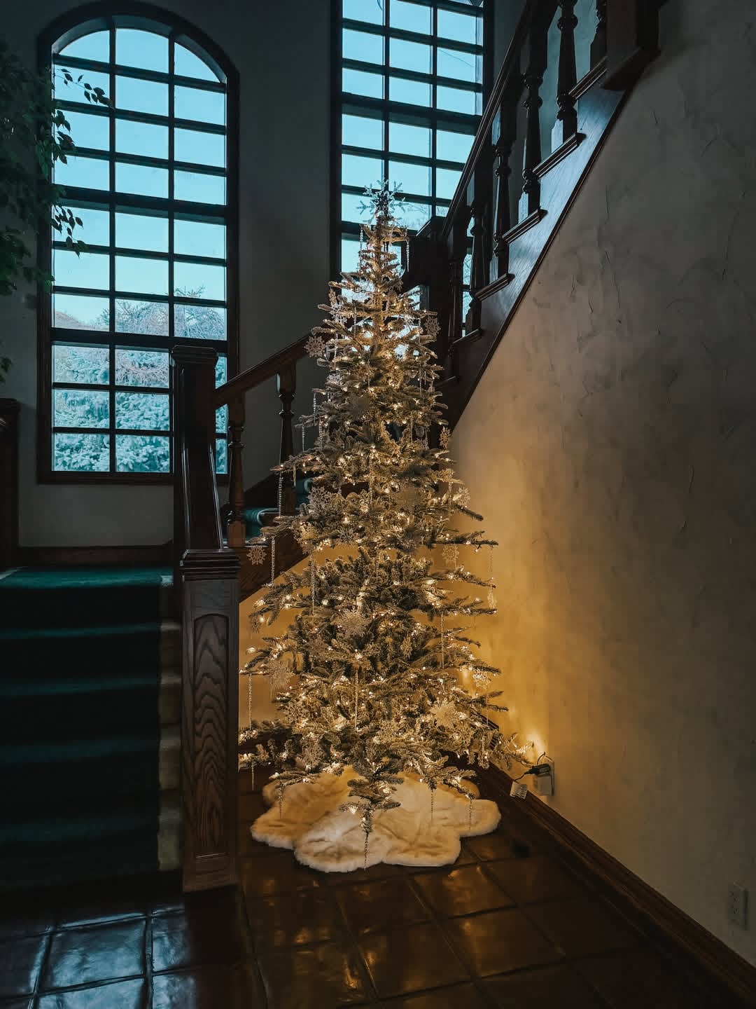 9' King Noble Flock Artificial Christmas Tree with 700 Warm White LED Lights