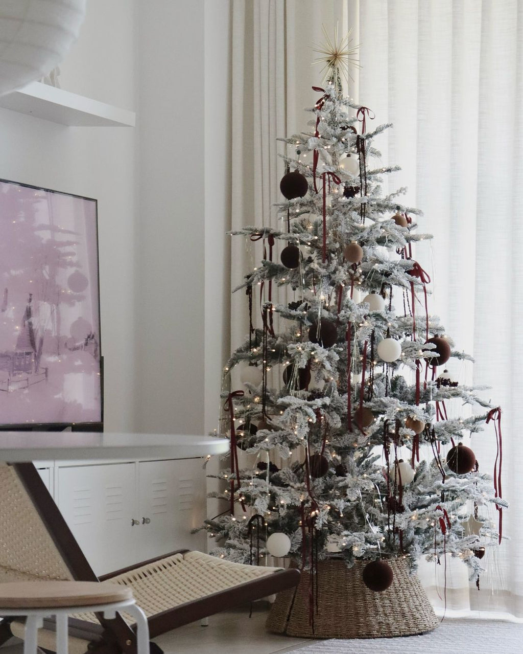 christmas trees with rubber branches King Of Christmas 9ft Pre-Lit Snow Flocked Artificial Christmas Tree, King Noble Flock Xmas Tree with 700 Warm White Lights