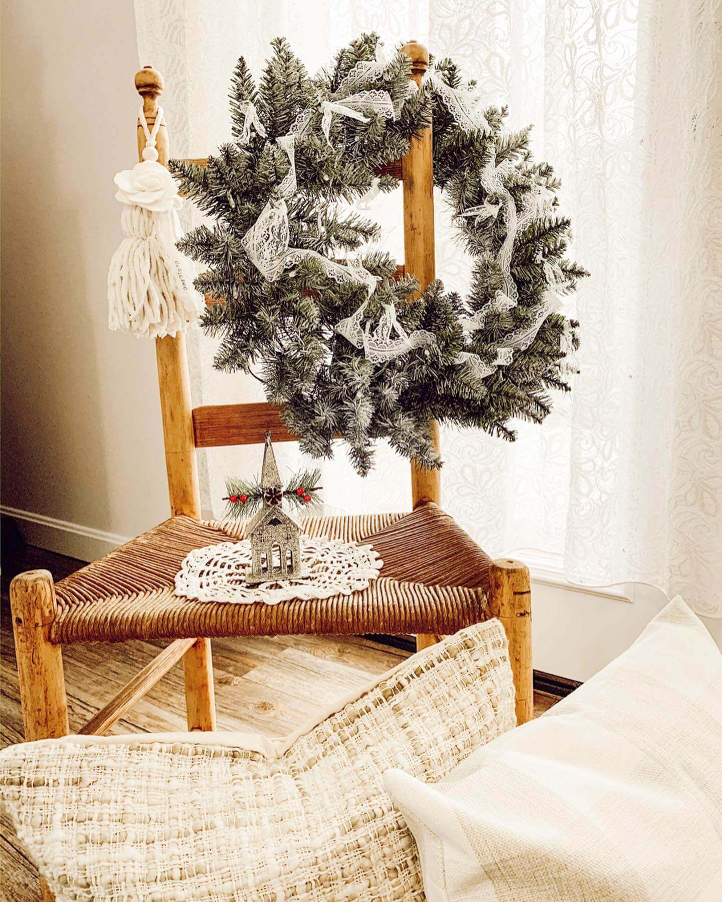 King of Christmas 24" Tribeca Spruce Blue Wreath with Warm White LED Lights (Battery Operated)