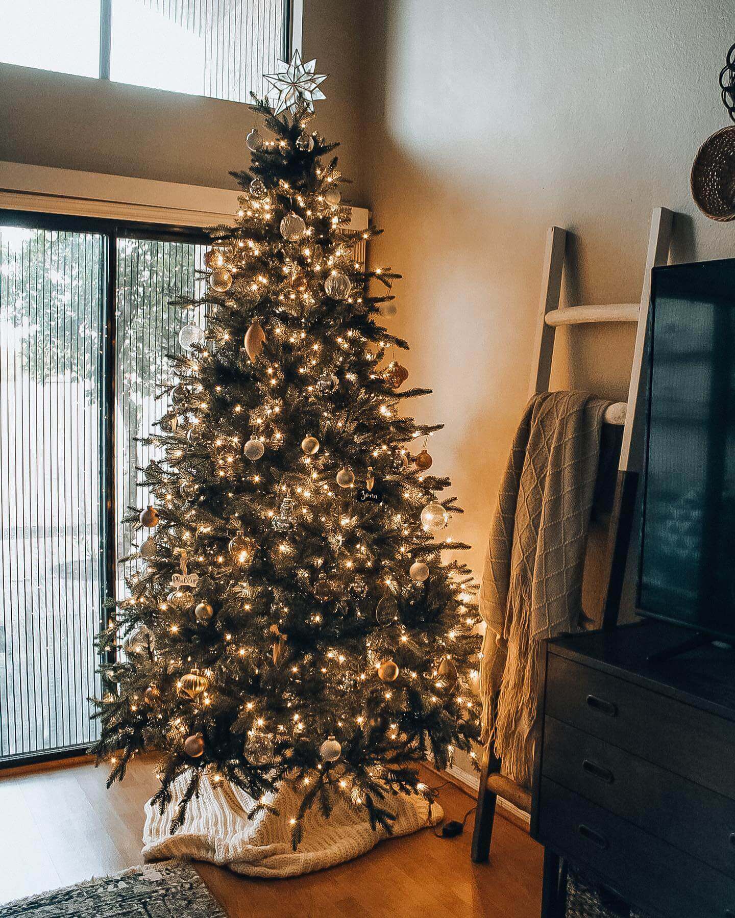 King of Christmas 7.5' Alpine Fir Artificial Christmas Tree 800 Warm White Led Lights