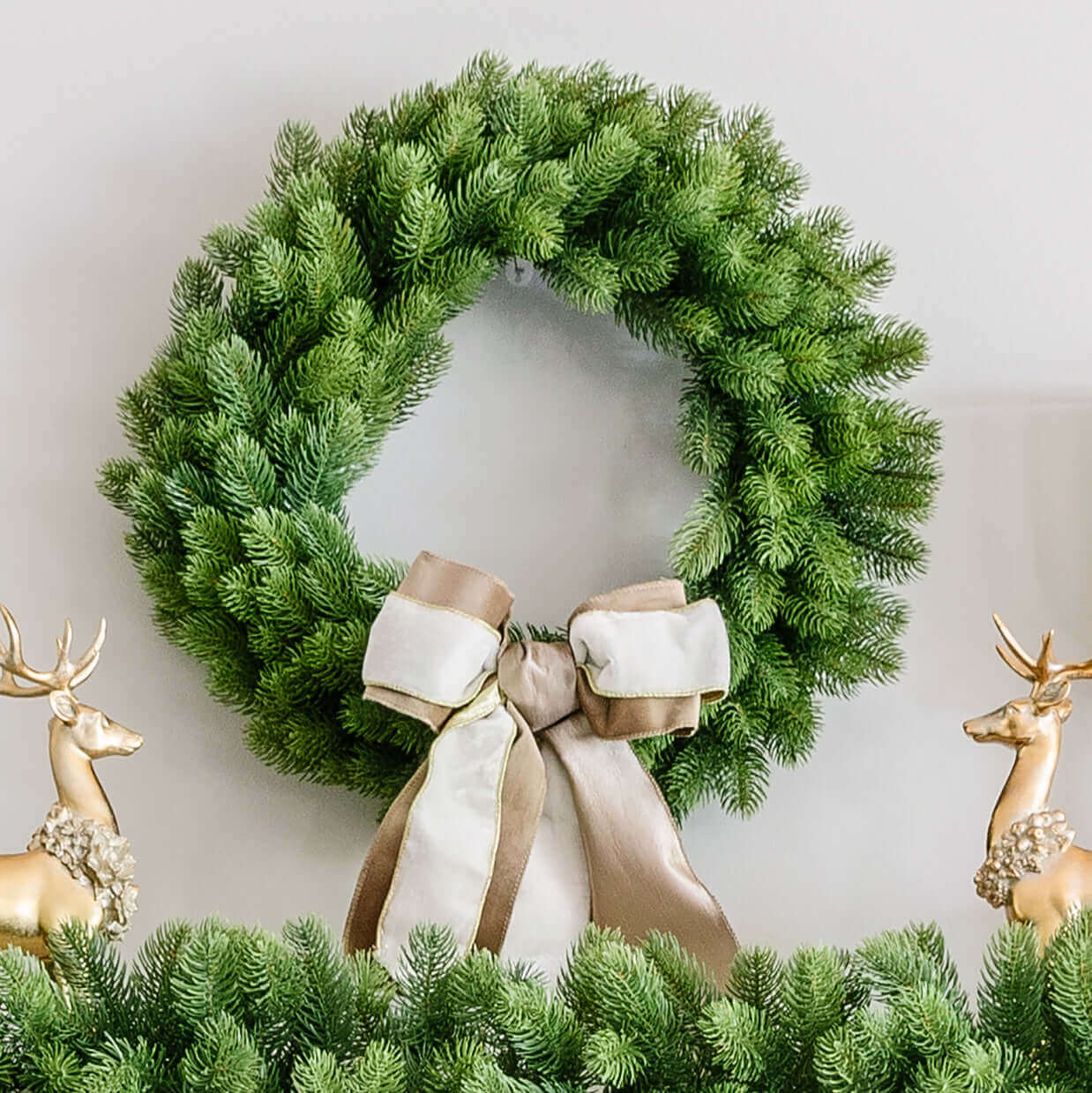 King of Christmas 36″ Royal Fir Wreath With 150 LED Lights (Plug Operated)