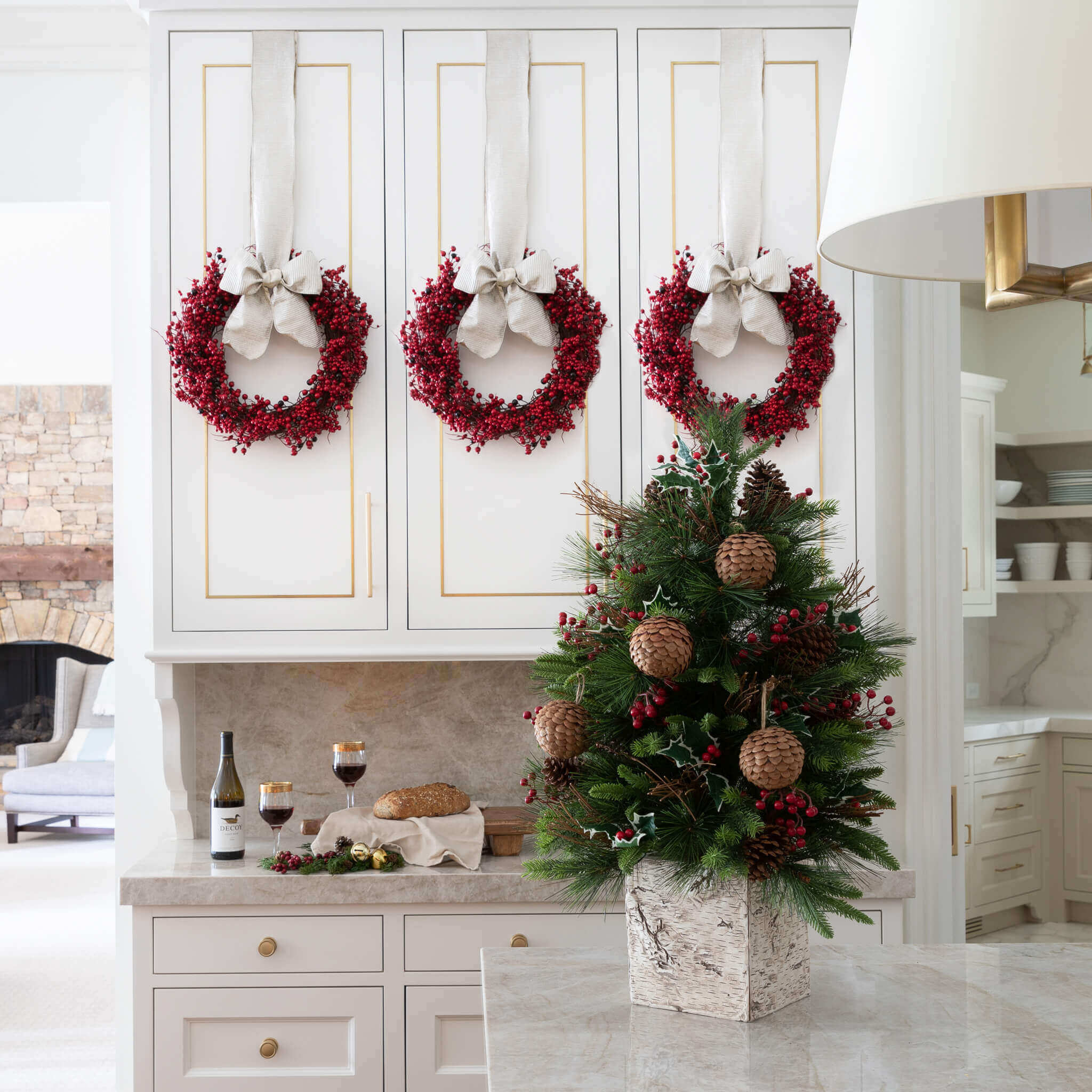 King of Christmas Pine Cone Ornaments (4 Pack) 