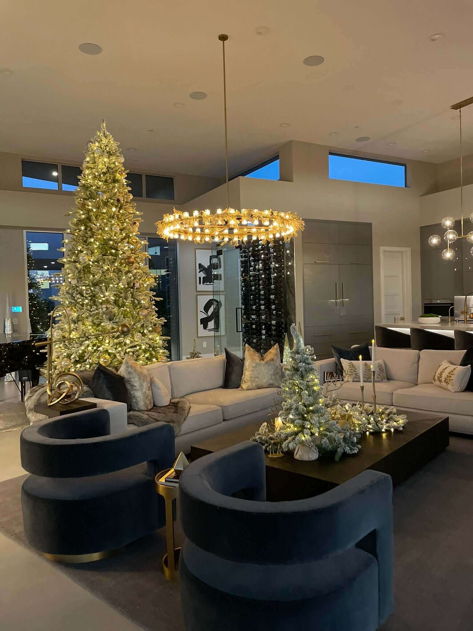 King of Christmas 7.5' Queen Flock® Artificial Christmas Tree with 800 Warm White LED Lights