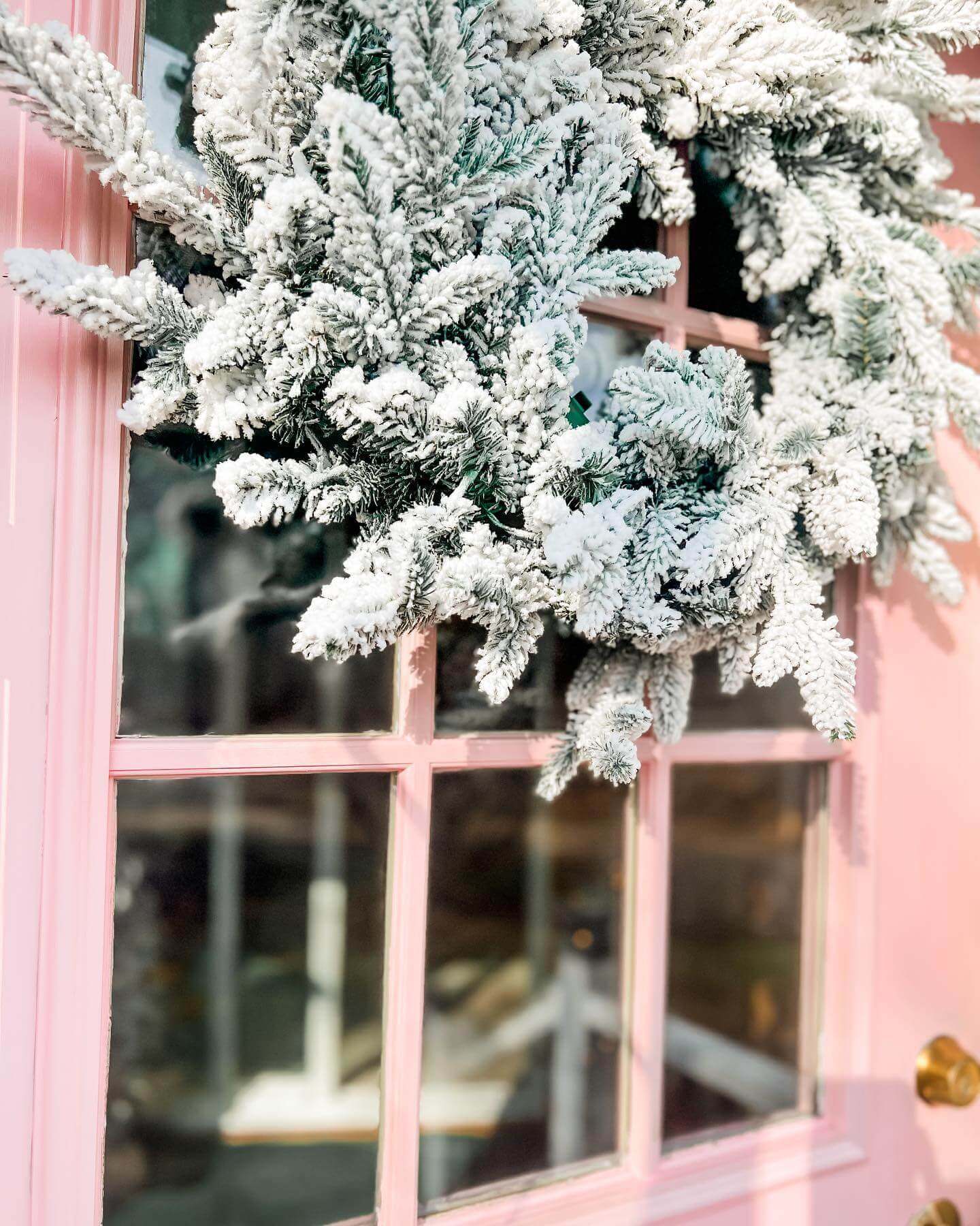 King of Christmas 24" Queen Flock® Wreath with Warm White LED Lights (Battery Operated)