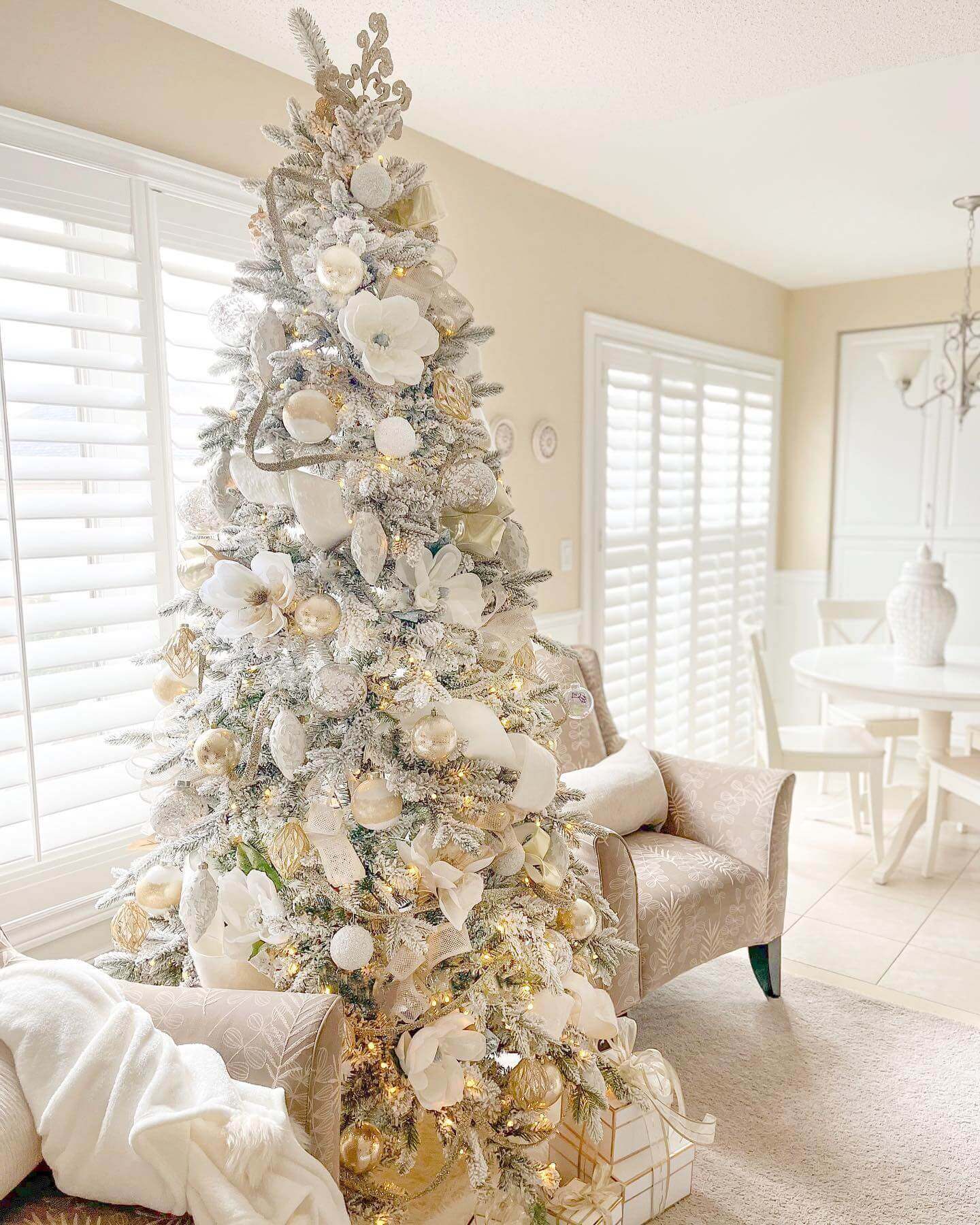 King of Christmas 6.5' Queen Flock® Slim Artificial Christmas Tree With 500 Warm White LED Lights