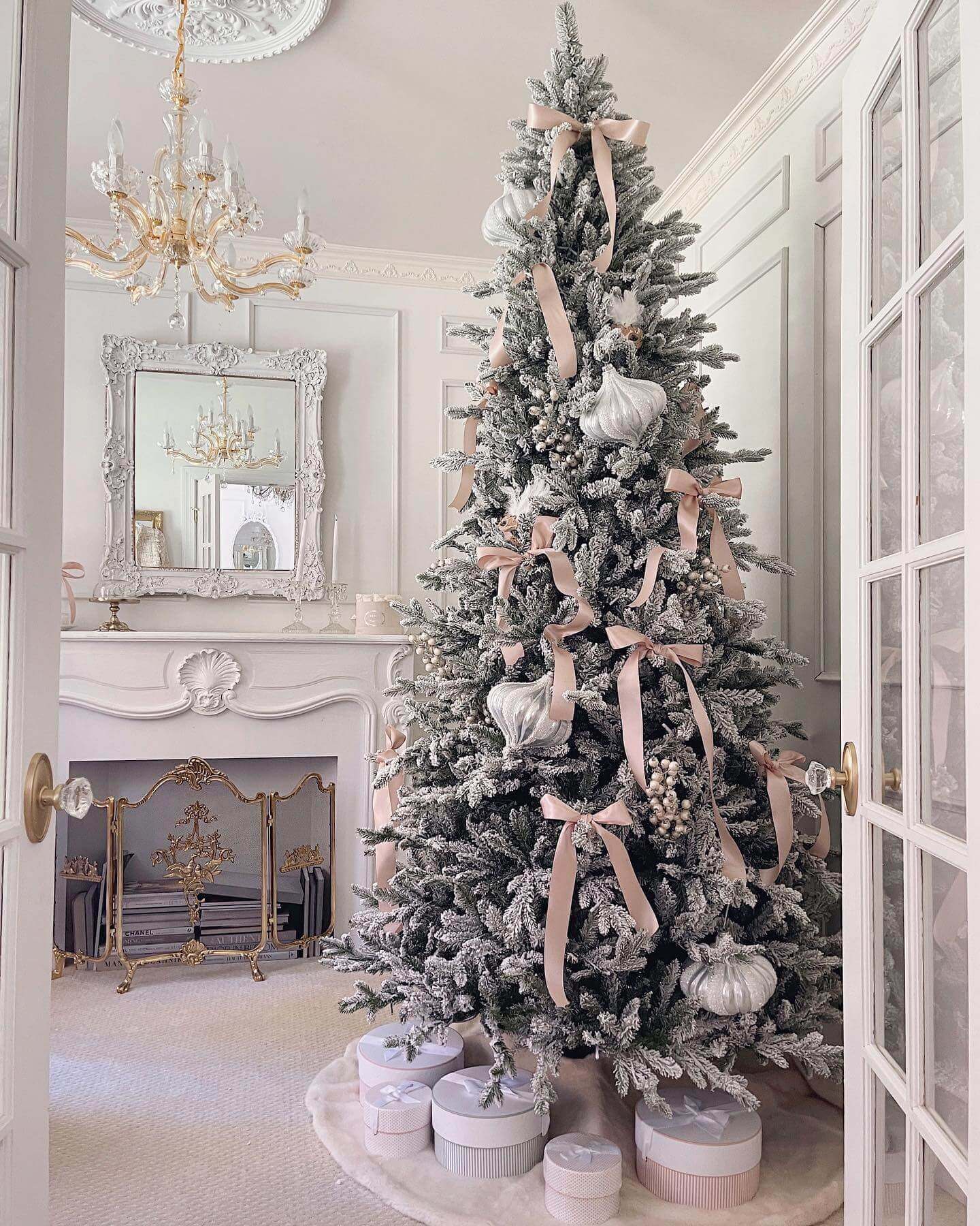 King of Christmas 6.5' Queen Flock® Slim Artificial Christmas Tree With 500 Warm White LED Lights