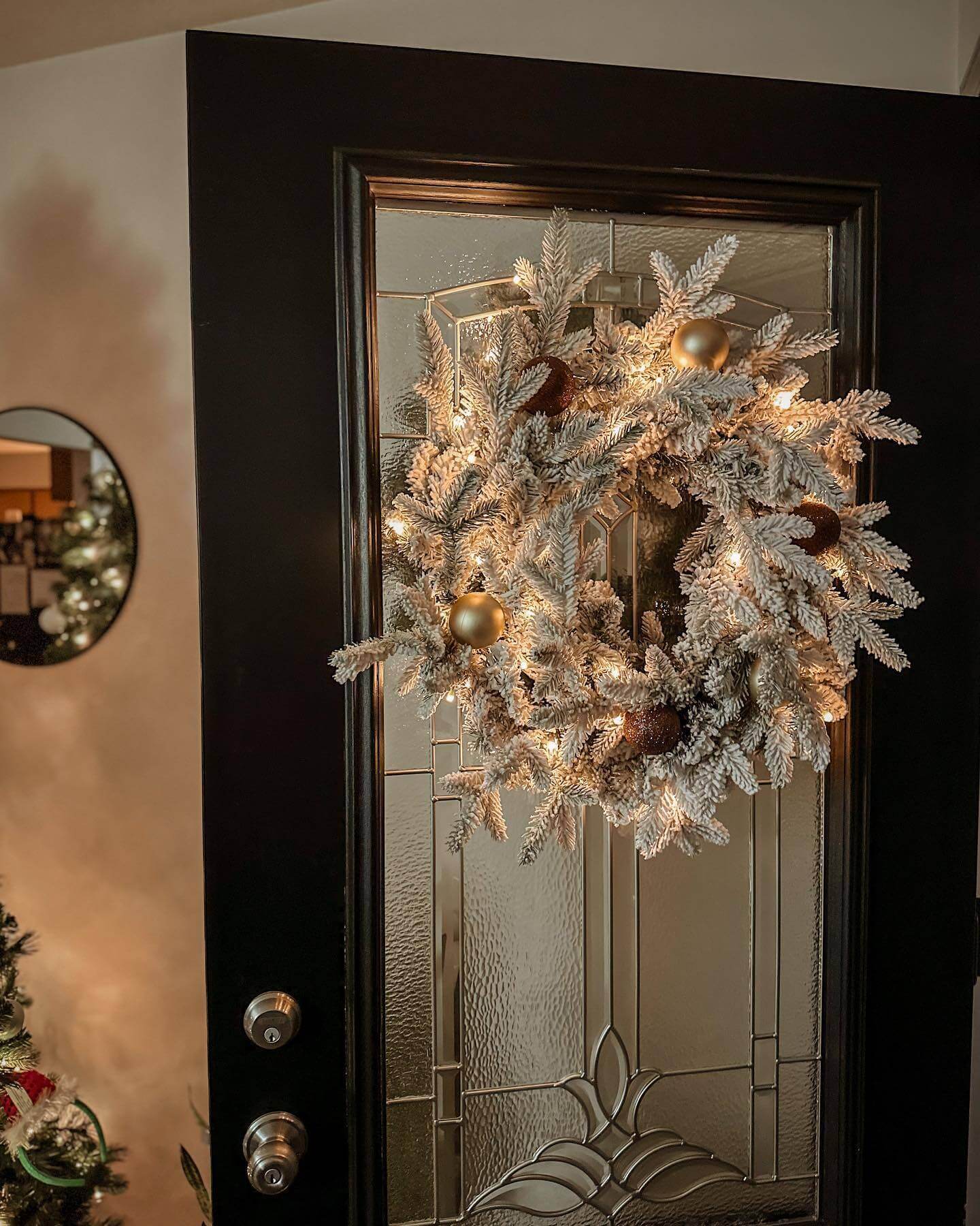 King of Christmas 24" Queen Flock® Wreath with Warm White LED Lights (Battery Operated)