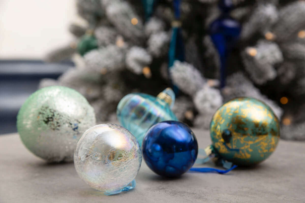King of Christmas Snowflake 30-Piece Glass Ornament Set (Blue) Limited Edition