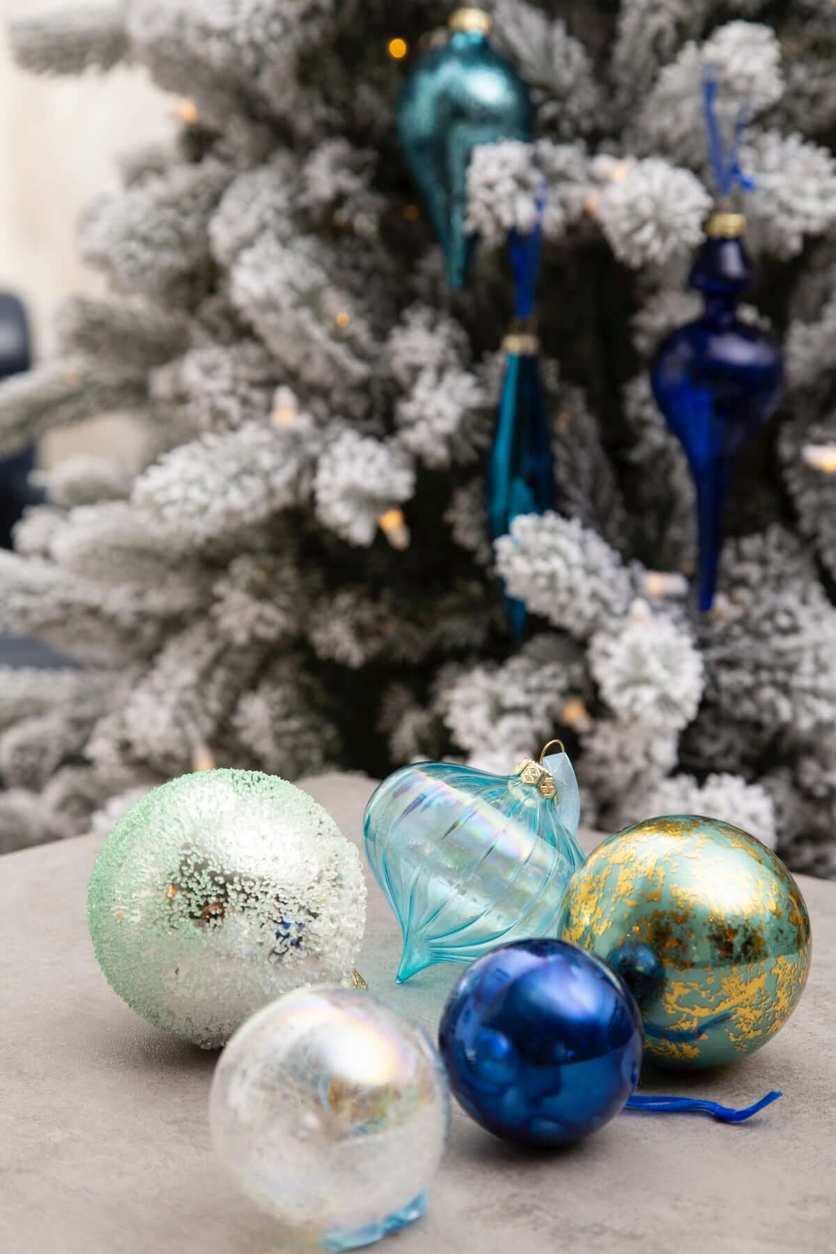 Glass Snowflake Ornaments: Christmas Tree Ornament Set of 5