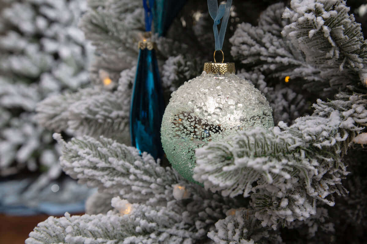 King of Christmas Snowflake 30-Piece Glass Ornament Set (Blue) Limited Edition