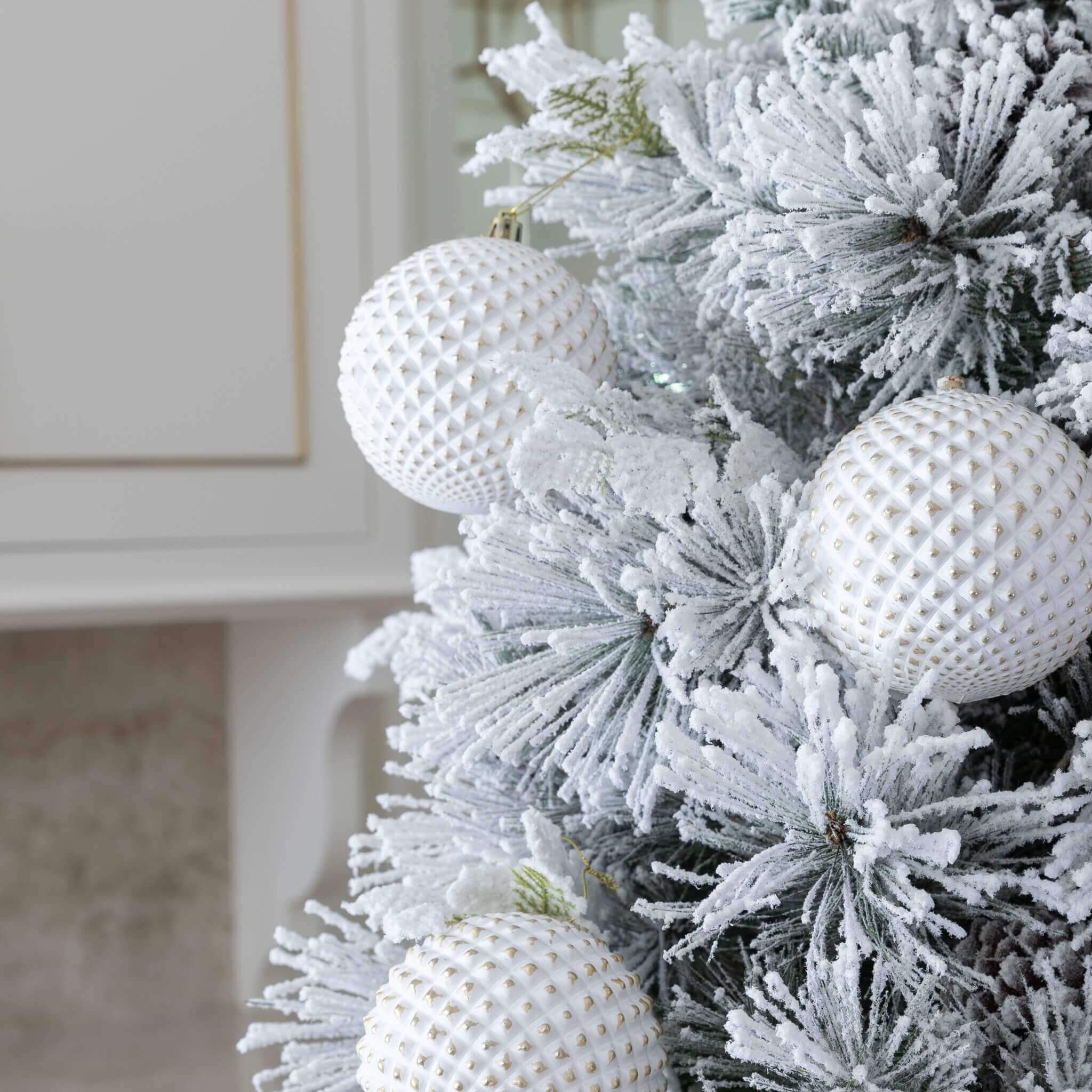 King of Christmas White Diamond Glass Ornaments (4 Pack)
