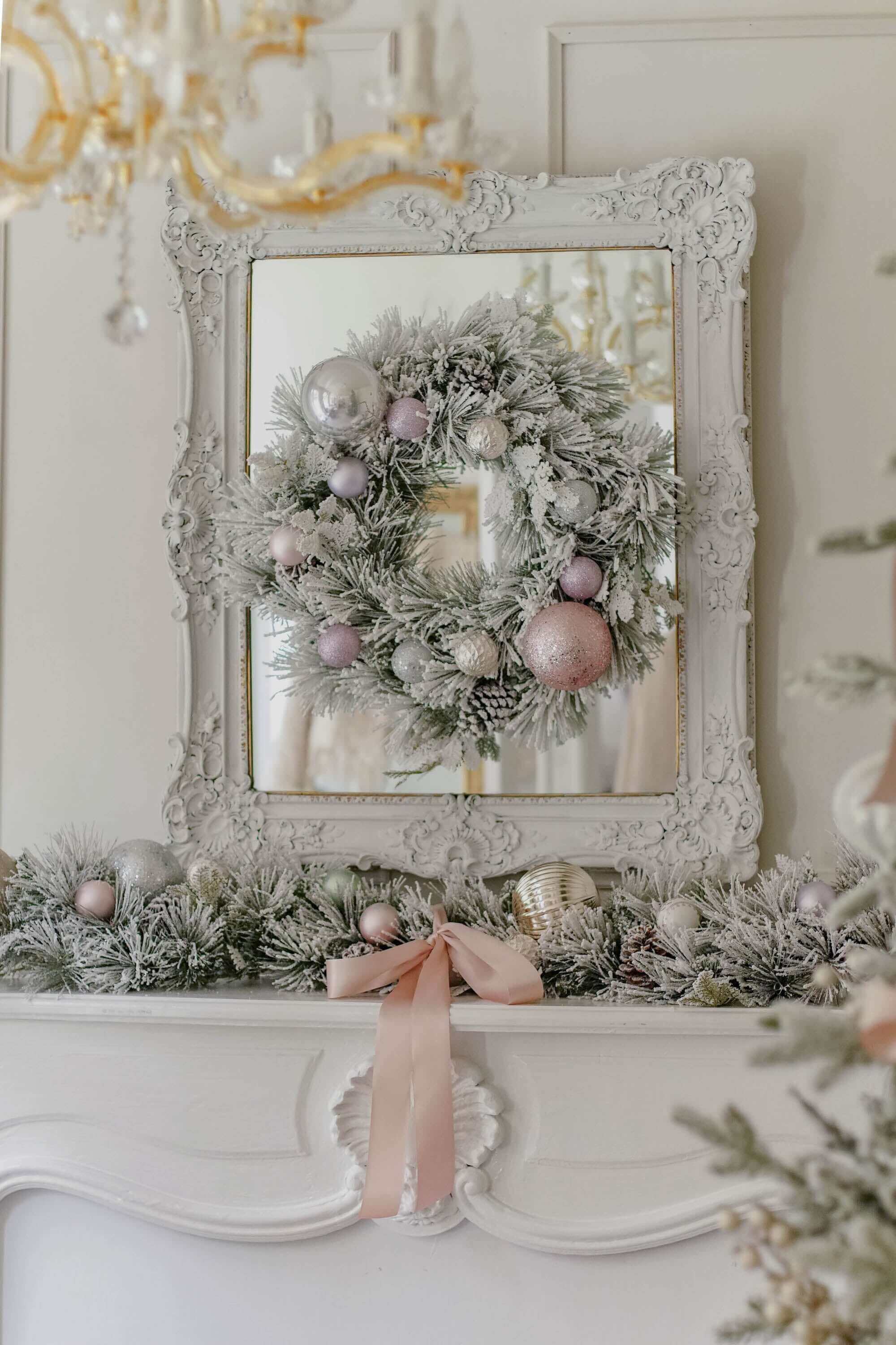 King of Christmas 24" Marquis Flock Wreath with 50 Warm White Led Lights (Battery Operated)
