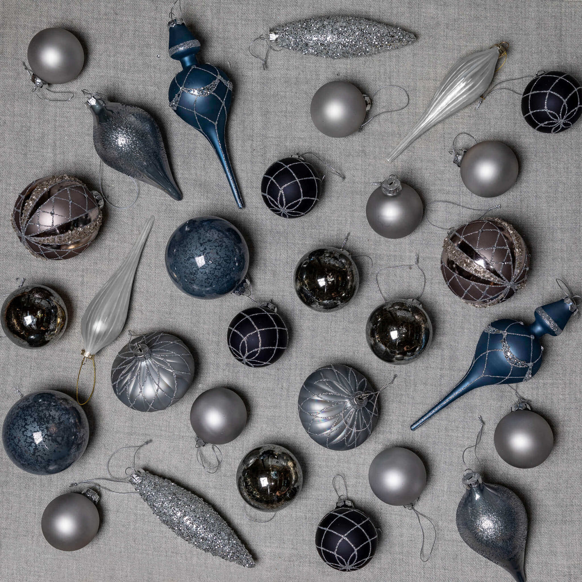 King of Christmas Winter Wonderland 15 Piece Glass Ornament Set (Blue and Gray)
